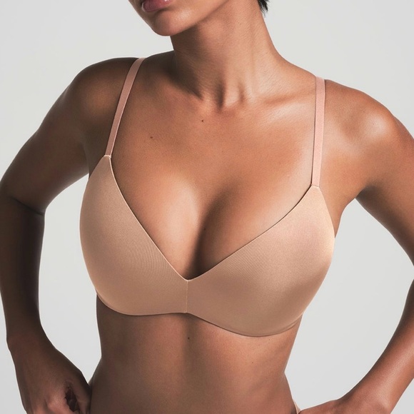 Skims Wireless Form Push-Up Plunge Bra - Picture 2 of 12